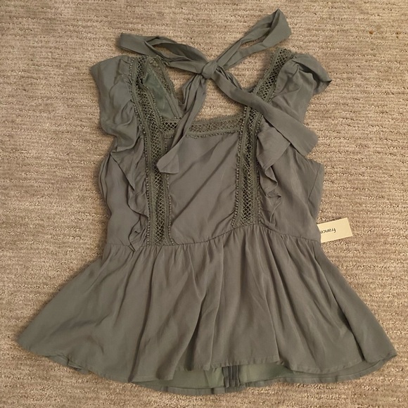 Francesca’s Arial Crochet Open Back Blouse - Picture 3 of 6